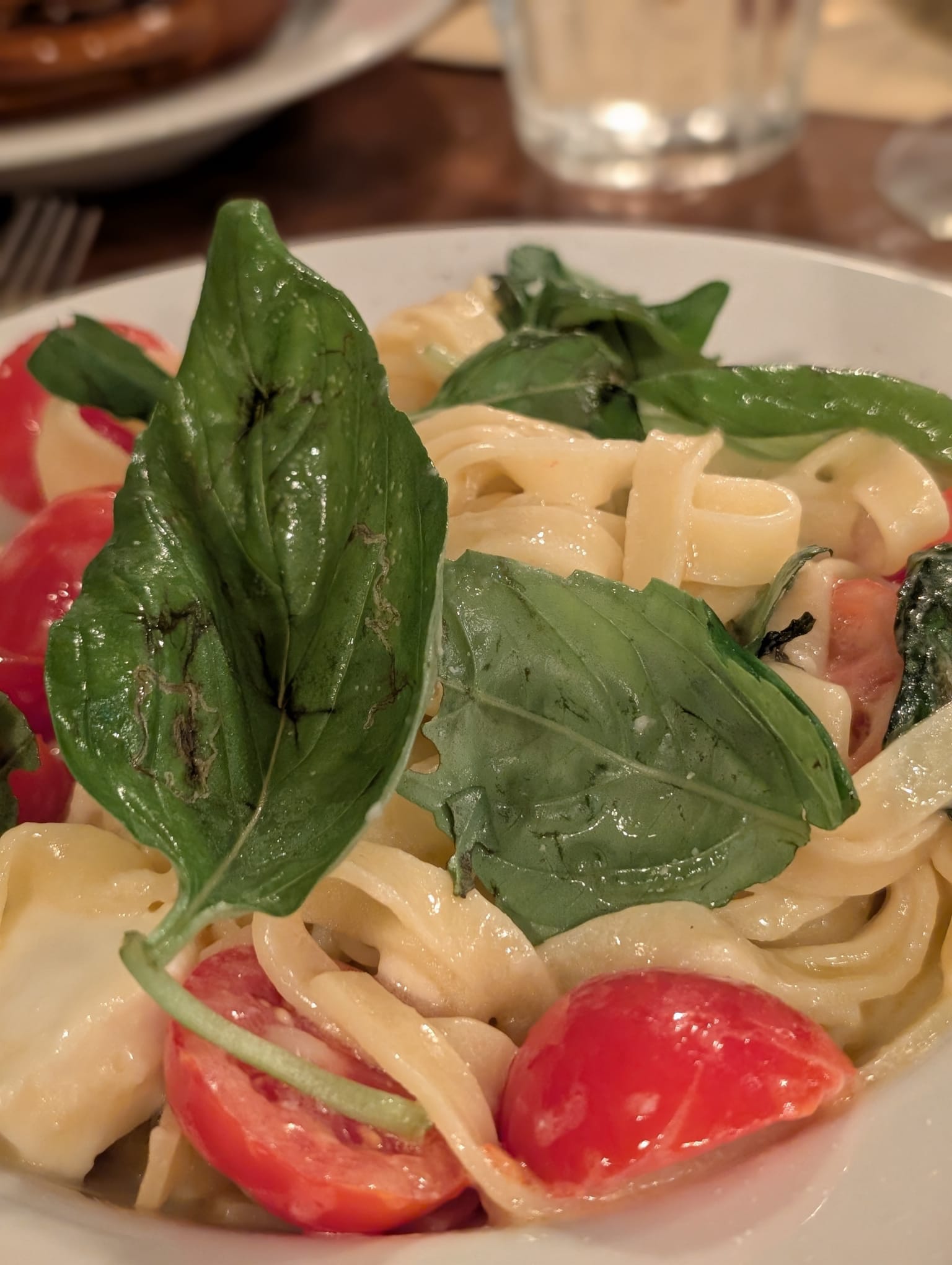 Fresh tomato & basil pasta