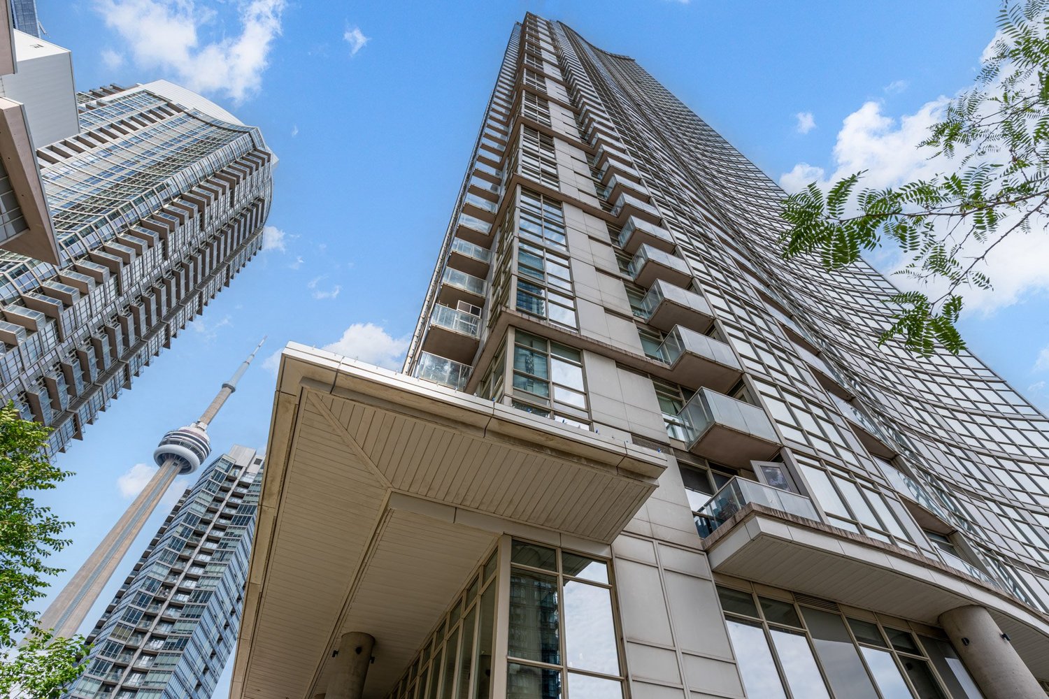 SOLD | 712 - 35 MARINER TERRACE