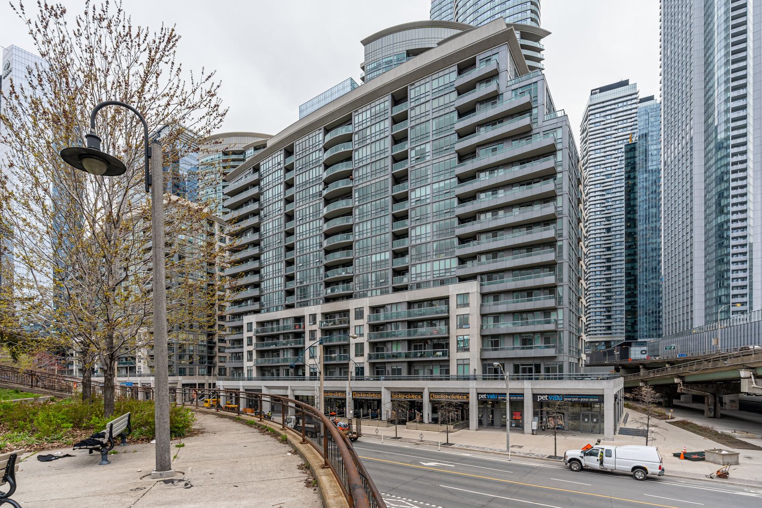 25 Lower Simcoe #1002 *RENTED*
