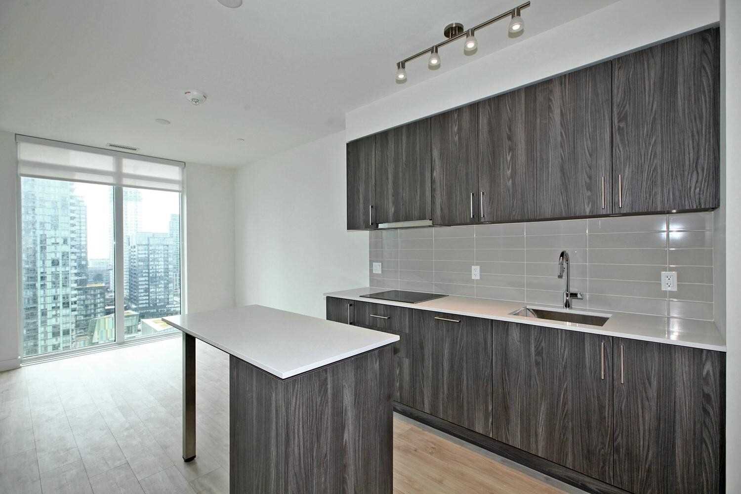 576 Front St W #1605E *RENTED*